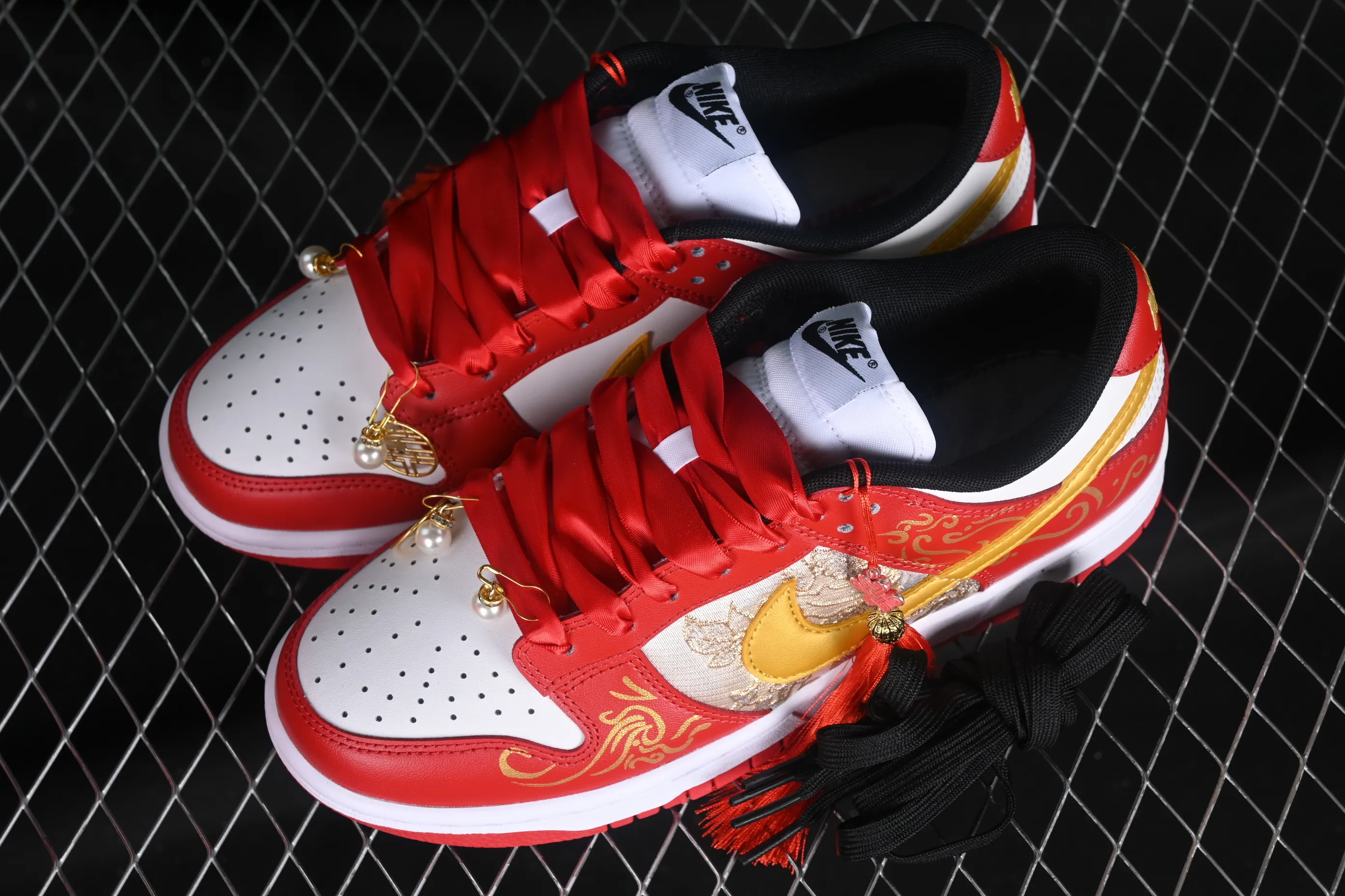 All Categories Nk SB Dunk Series Nk SB Dunk Low Low-top Sneakers Nk Dunk Low Customized Series Chinese Style-Dragon and Phoenix Festive Wedding Shoes FD9762-061